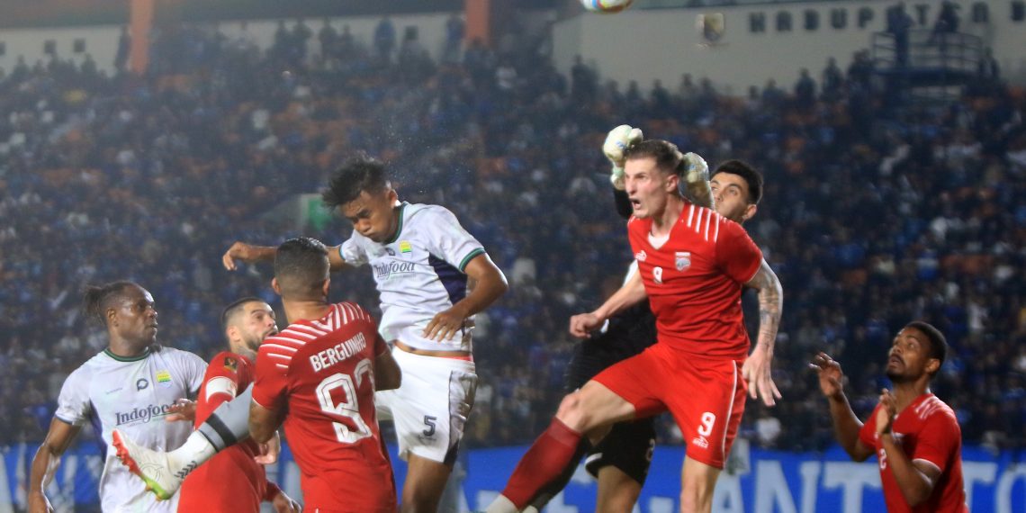 Foto: Persib Bandung Takluk dari Borneo FC pada Turnamen Piala Presiden 2024