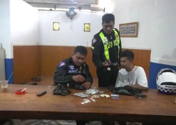 pengendara motor di padalarang