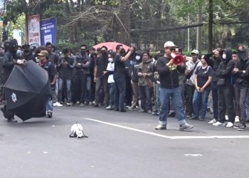 aksi dean gedung dpr jabar