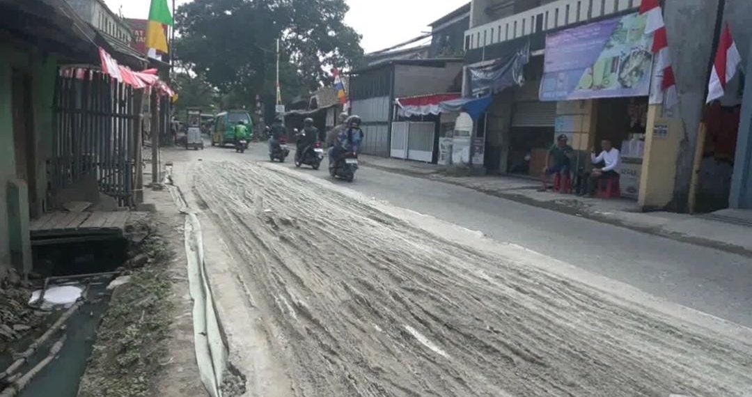 jalan rusak di cimahi selatan