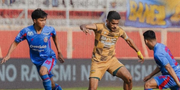 Pemain Asing Pingsan, Laga Arema FC Vs Dewa United Berakhir Tanpa Gol