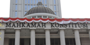 Menegakkan Putusan MK