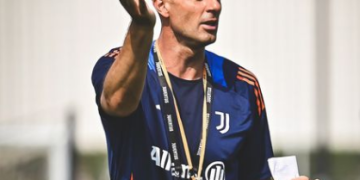 Thiago Motta Resmi Usir Federico Chiesa dari Juventus