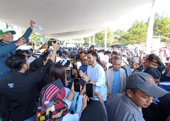 Paslon Jeje dan Asep Ismail Senam Sehat Bersama Ribuan Warga Lembang