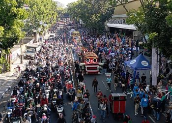 pawai kendaraan hias