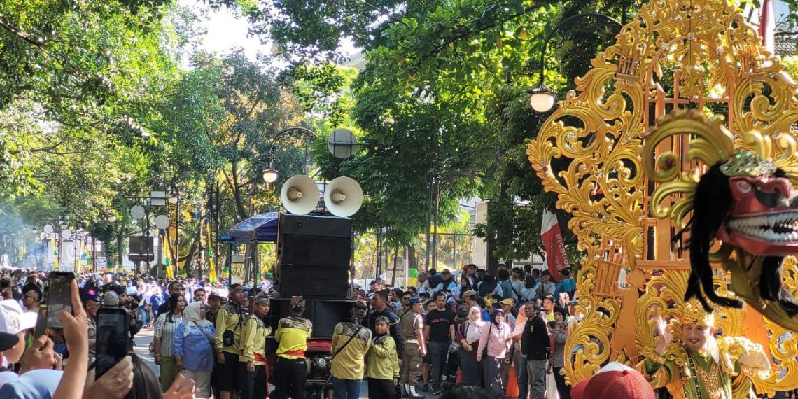 pawai kendaraan hias