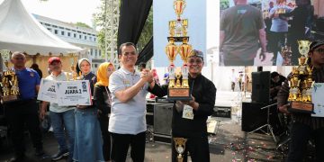 pawai kendaraan hias