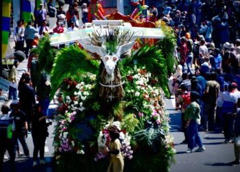 pawai kendaraan hias