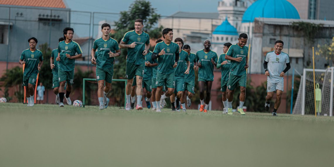 Persebaya Tempati Puncak Klasemen Liga 1 2024/2025