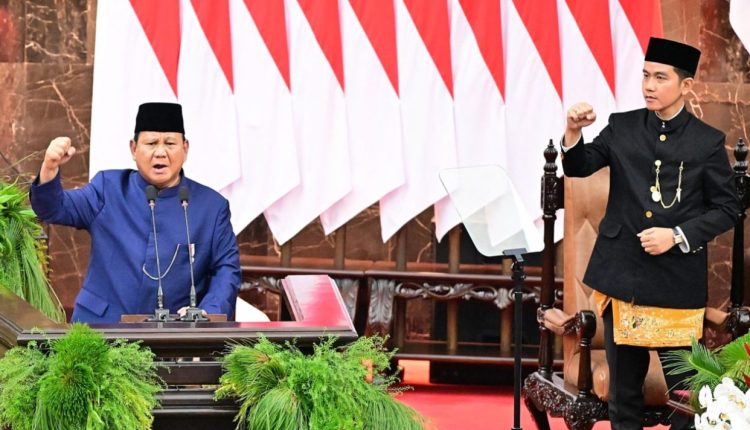 Pasangan Jenderal TNI (Purn) Prabowo Subianto dan Gibran Rakabuming Raka secara resmi mengemban tugas sebagai Presiden dan Wakil Presiden Republik Indonesia masa jabatan 2024-2029 pada Minggu, 20 Oktober 2024. (Foto: BPMI Setpres/Rusman)