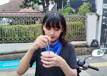 Bella Setiani Gadis Penjual Kopi Keliling Berparas Cantik