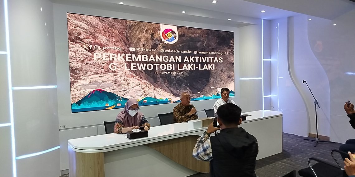 gunung lewotobi laki-laki