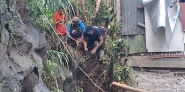 rumah tertimbun longsor