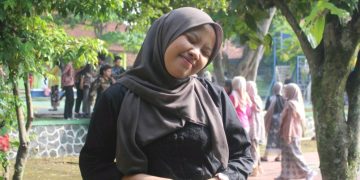 Rhefy Sheilawanti Gadis Berdarah Seni dengan Cita-Cita Mulia