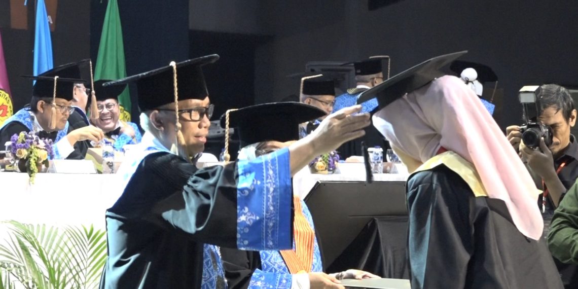 Universitas Pasundan Mewisuda 2129 Lulusan