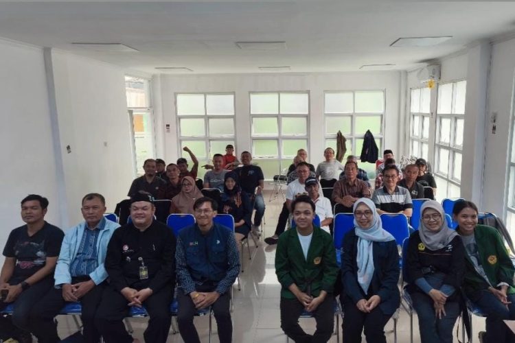 Unpas bersama Dinas Lingkungan Hidup Kota Bandung melaksanakan program edukasi terkait pemilahan dan pengolahan sampah di Kota Bandung. (foto: unpas.ac.id)