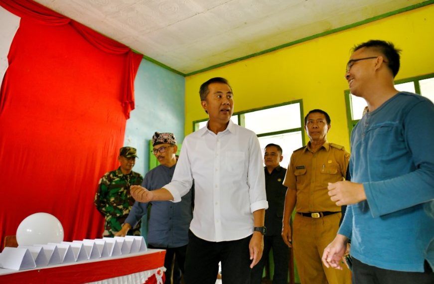 Pj Gubernur Jabar Datangi TPS di Garut