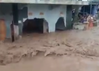 Tanggul Sungai Jebol, Puluhan Rumah Terendam Banjir