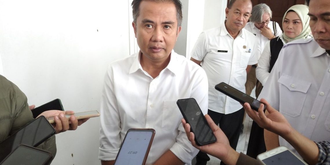 Lalulintas natal dan tahun baru