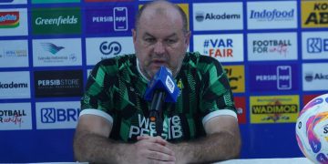 Pelatih Persib Bojan Hodak siap lakukan rotasi saat hadapi Persita demi jaga kebugaran jelang laga ACL 2. Duel sengit di Bali bakal panas!