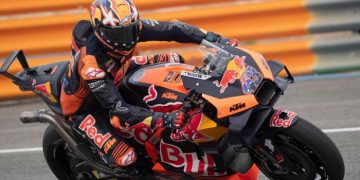 Ngeri! Kepala Jack Miller Kena Ban Belakang Quartararo