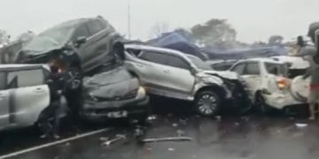Kecelakaan Beruntun Tol Cipularang, Korban Terjebak Mobil