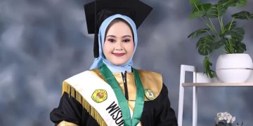 Wisudawan terbaik Hasna Shofiyah