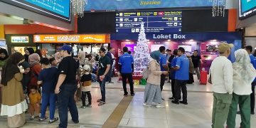 penumpang stasiun kereta bandung