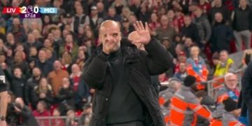 Pep Guardiola Balas Hinaan dengan Gesture Menohok