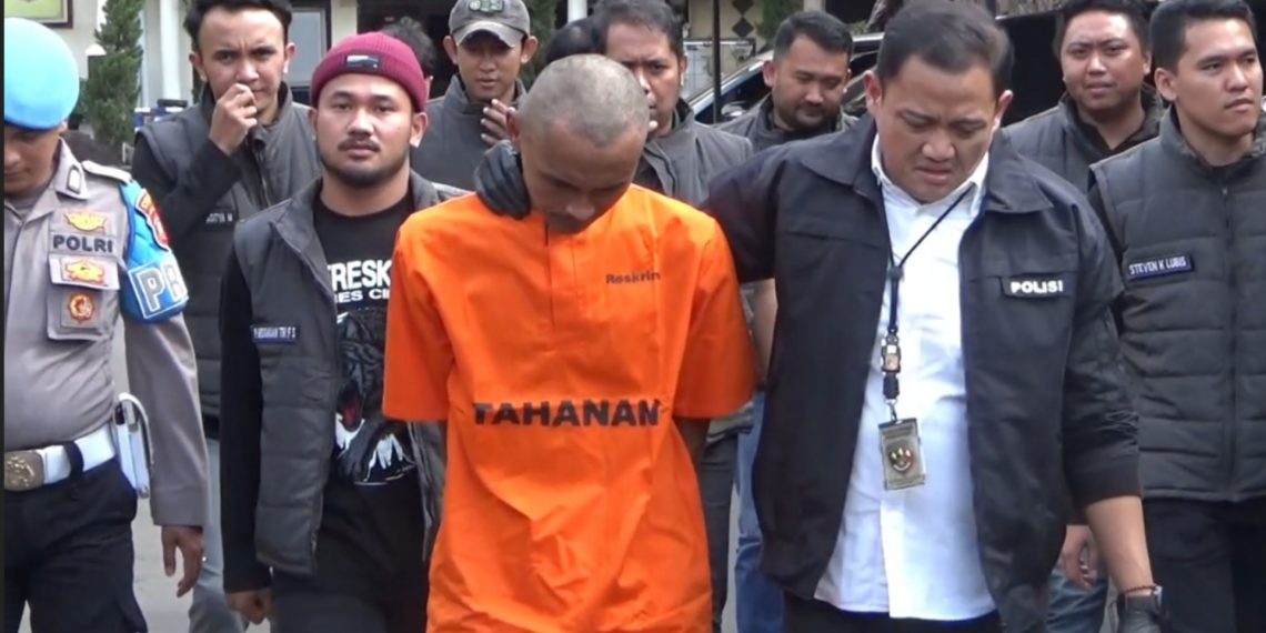 suami siram air keras