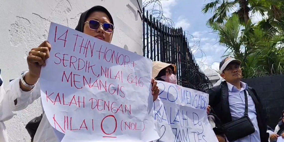 Unjuk Rasa Guru Honorer Tuntut Diangkat jadi PPPK