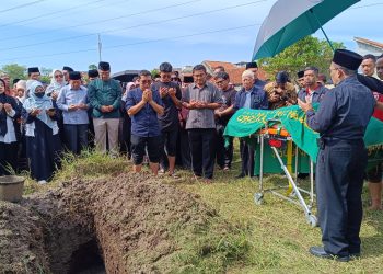 Anggota Dewan Pangaping Paguyuban Pasundan Prof. Dr. Nanat