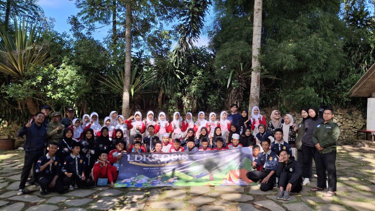 SMP Darul Hikmah Gelar Latihan Dasar Kepemimpinan Siswa OSIS