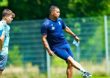 Denny Landzaat jadi Asisten Pelatih Dampingi Kluivert