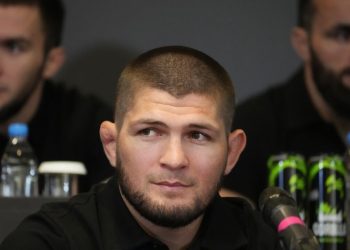 Viral!!! Khabib Nurmagomedov Diusir dari Pesawat