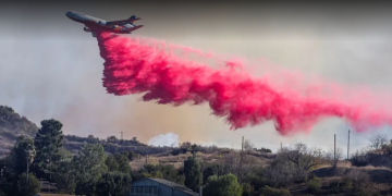 Cairan Pink Retardan di Kebakaran Los Angeles