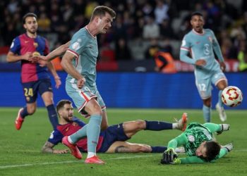 Pertahanan Barcelona Amburadul, Hansi Flick Emosi