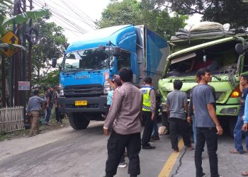 Tabrakan Truk di Jalur Cipatat