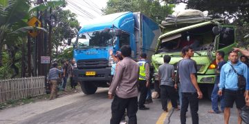 Tabrakan Truk di Jalur Cipatat