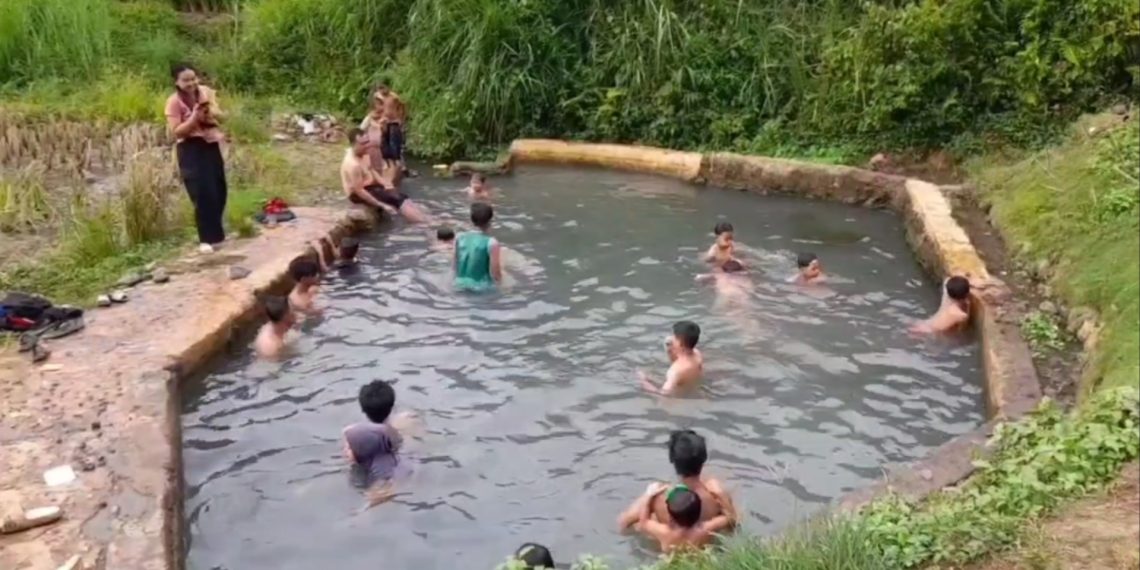 kolam air panas