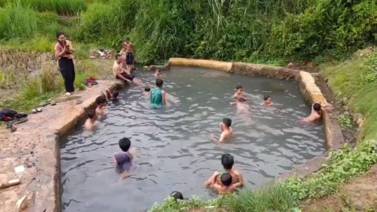 kolam air panas