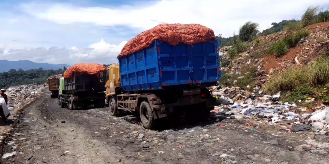 TPA Sarimukti overload