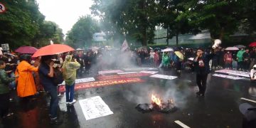 Ratusan Mahasiswa Gelar Aksi “Indonesia Gelap”