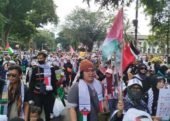 Massa Aksi di Bandung Gelar Longmarch Dukung Palestina