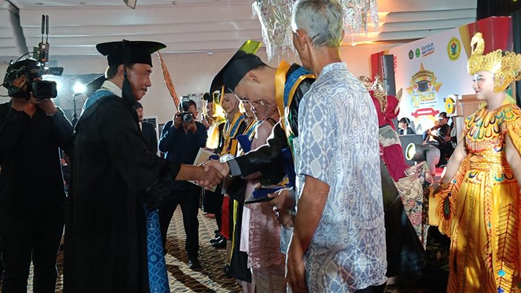 STIE Pasundan Wisuda