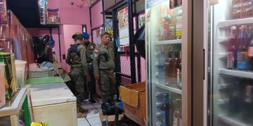 Satpol PP Razia Ratusan Botol Minol dan Obat Terlarang