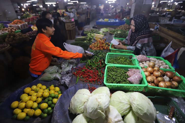 Harga Bahan Pokok Melonjak Jelang Ramadan