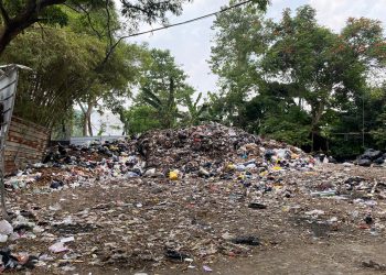 penyegelan TPS Pasar Caringin