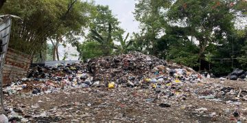 penyegelan TPS Pasar Caringin