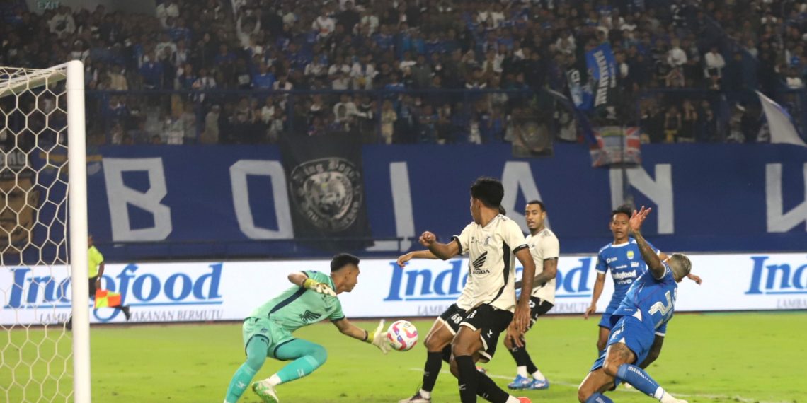 Foto Pertandingan Persib Bandung Vs PSM Makassar